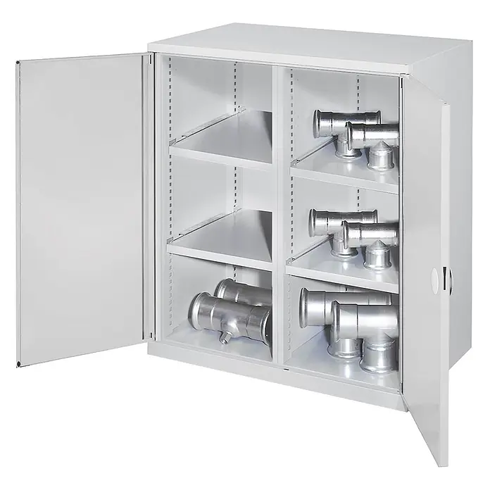 Kappes Metall-Mehrzweckschrank Schwerlast-Beistellschränke mit Mitteltrennwand 1110x1000x600mm Doppelwand - 60 cm x 1.000 cm x 1,11 m, Lichtgrau - Grauer Metallschrank mit offenen Türen, Regalen und Rohrverbindungsstücken.