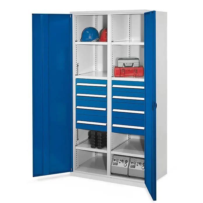 Kappes Schwerlastschränke mit Mitteltrennwand 1950x1000x600mm Vollblechtüren Modell 54 enzianblau -  - Offener Industrieschrank aus Metall in Weiß/Grau mit blauen Türen und Schubladen, zeigt organisierte Ablageflächen und Werkzeuge.