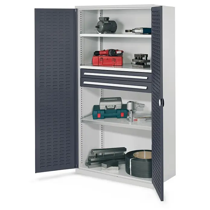 Kappes Metall-Mehrzweckschrank Schwerlastschränke ohne Mitteltrennwand 1950x1000x600mm Modell 45 Schlitzp - 60 cm x 1.000 cm x 1,95 m, Anthrazitgrau - Zweifarbiger grau-weißer Metalllagerschrank mit offenen Türen, Regalen und Schubladen, gefüllt mit Werkzeugen und Industrieausrüstung.