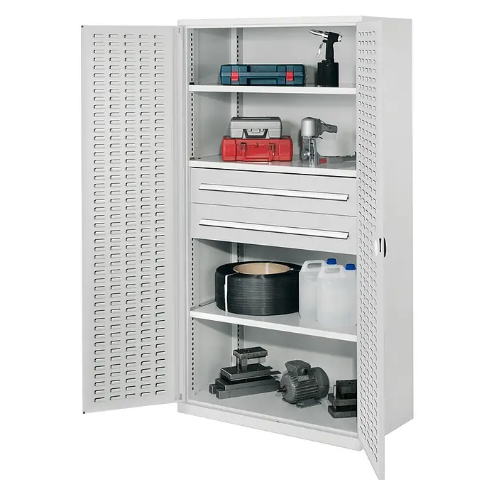 Kappes Metall-Mehrzweckschrank Schwerlastschränke ohne Mitteltrennwand 1950x1000x600mm Modell 42 Schlitzp - 60 cm x 1.000 cm x 1,95 m, Lichtgrau - Hellgrauer Metall-Werkstattschrank mit gelochten Türen, mehreren Einlegeböden und zwei Schubladen, gefüllt mit Werkzeugen.