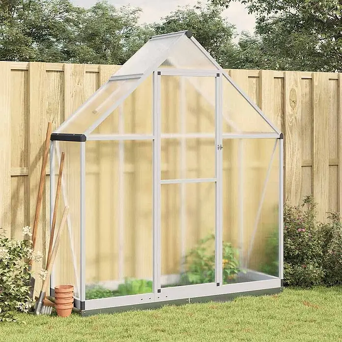 Furnicato Gewächshaus Polycarbonat - 58 x 169 cm, Material Seitenwand: Kunststoff, 10 mm, silber - Weißes Gewächshaus mit Aluminiumrahmen und transluzenten Platten im Garten.