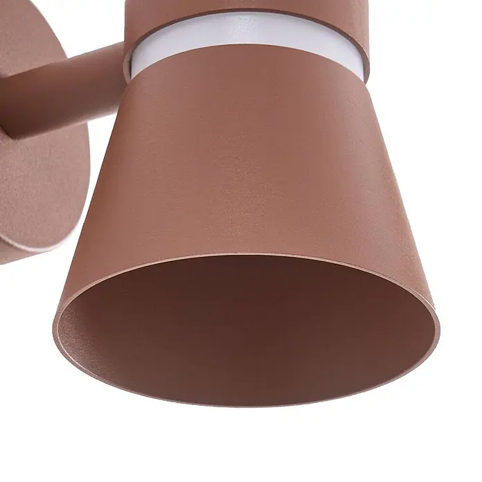 Lucande Außenwandleuchte Meravi - braun / rost, braun / rost, IP44 - Braune Outdoor-Wandleuchte mit texturiertem, konischem Schirm und weißem Zierband oben.