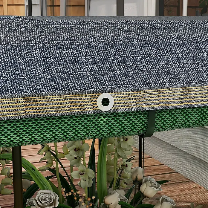 Outsunny Hochbeet - Stahl, Dunkelgrau - Mehrschichtiger Sichtschutz aus blauem Webstoff, gelb gestreiftem Band mit Öse und grünem Wabennetz.