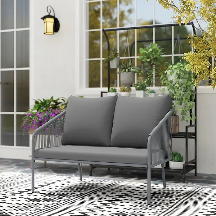 Outsunny Gartenbank - B x T x H: 72 x 72 x 76 cm, Stahl, PE-Rattan, Polyester, Schaumstoff, Grau - Graues Outdoor-Sofa mit Kissen.