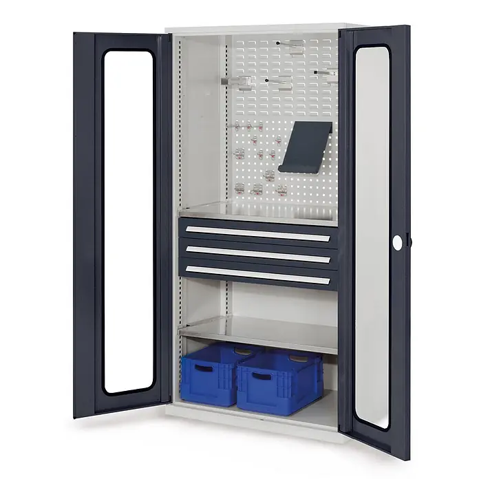 Kappes Metall-Mehrzweckschrank ®RasterPlan Schubladenschränke 1950x1000x600mm Sichtfenstertüren Modell - Anthrazitgrau - Offener Metallschrank mit anthrazitfarbenen Türen und hellem Innenraum, ausgestattet mit Lochwand, Schubladen, Regalen und blauen Behältern.