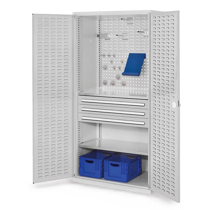 Kappes Metall-Mehrzweckschrank ®RasterPlan Schubladenschränke 1950x1000x600mm Schlitzplattentüren Model - 60 cm x 1.000 cm x 1,95 m, Lichtgrau - Weißer Metall-Werkstattschrank mit offenen Türen, Lochwand, Schubladen und zwei blauen Lagerkästen.