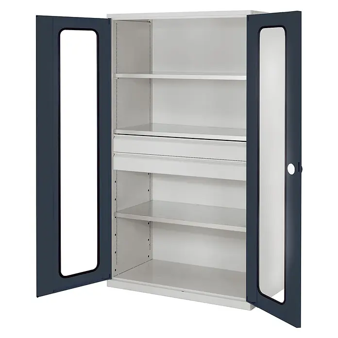Kappes Metall-Mehrzweckschrank ®RasterPlan Großvolumenschränke 1950x1130x590mm Sichtfenstertüren Model - 59 cm x 1.130 cm x 1,95 m, Anthrazitgrau - Hellgrauer Metallschrank mit zwei geöffneten dunkelblauen Türen, Klarglasfenstern, Einlegeböden und einer Auszugsschale.