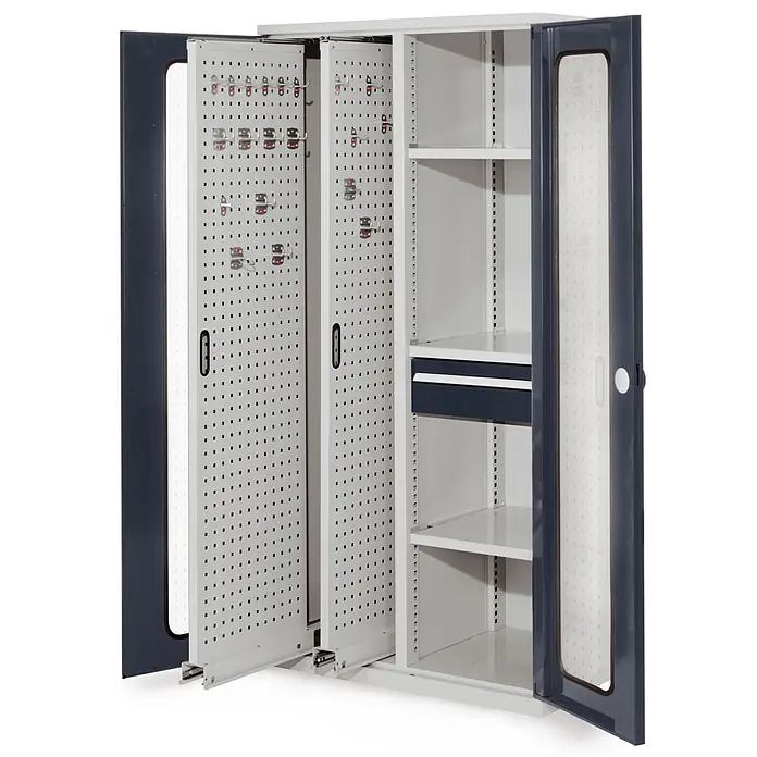 Kappes Metall-Mehrzweckschrank ®RasterPlan Vertikalschränke 1950x1000x600mm Modell 82 Sichtfenstertüren - Anthrazitgrau - Offener Metallschrank mit dunkelgrauen Türen, innen Regalböden, einer Schublade und zwei ausziehbaren Lochwänden mit Haken zur organisierten Aufbewahrung.