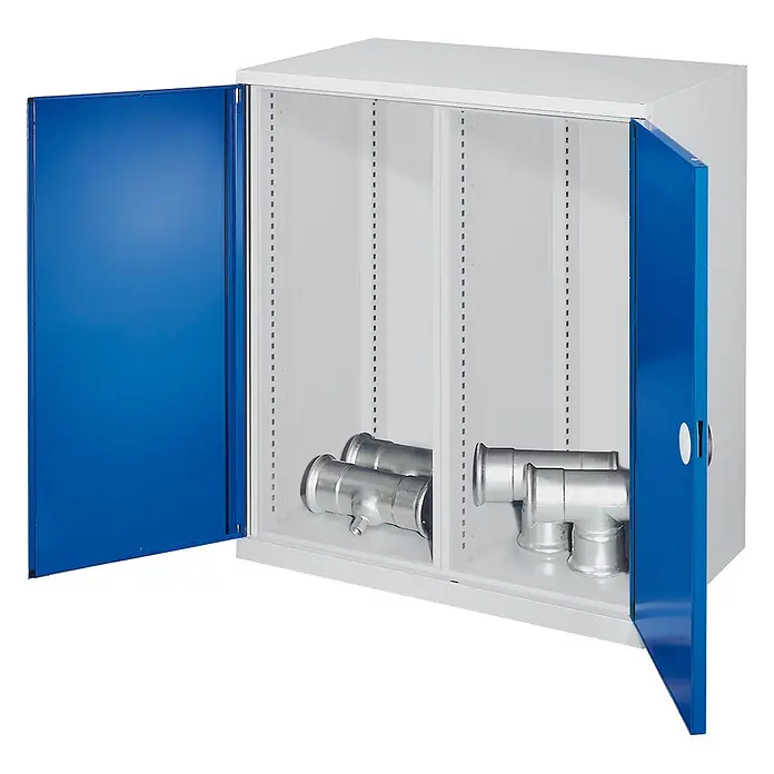 Kappes Metall-Mehrzweckschrank Schwerlast-Beistellschränke mit Mitteltrennwand 1110x1000x600mm Doppelwand - 60 cm x 1.000 cm x 1,11 m, Enzianblau - Hellgrauer Metallschrank mit zwei geöffneten blauen Türen, der interne Unterteilungen und Metallrohrverbindungen zeigt.