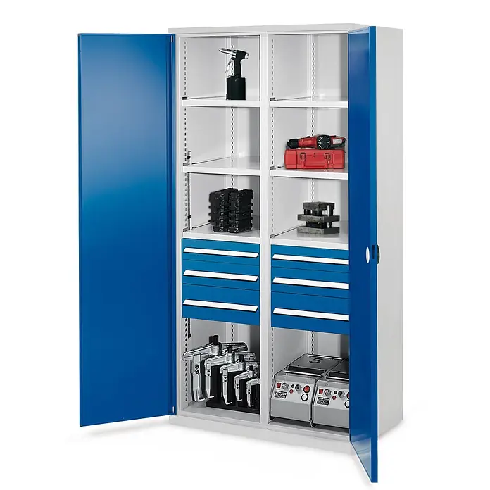 Kappes Metall-Mehrzweckschrank Schwerlastschränke mit Mitteltrennwand 1950x1000x600mm Doppelwandtüren Mo - 60 cm x 1.000 cm x 1,95 m, Enzianblau - Blauer und weißer Metall-Werkstattschrank mit Regalböden, blauen Schubladen und Werkzeugen.