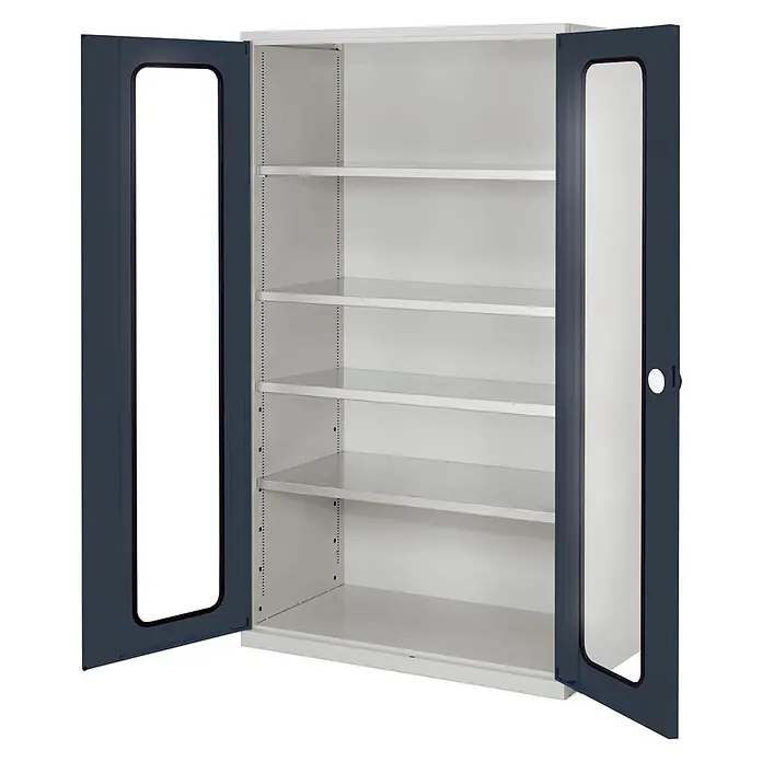 Kappes Metall-Mehrzweckschrank ®RasterPlan Großvolumenschränke 1950x1130x590mm Sichtfenstertüren Model - Anthrazitgrau - Offener Metallschrank mit dunkelblauen Türen, Sichtfenstern und verstellbaren weißen Regalböden.
