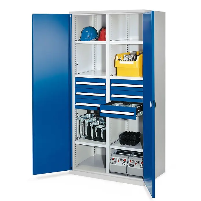 Kappes Metall-Mehrzweckschrank Schwerlastschränke mit Mitteltrennwand 1950x1000x600mm Doppelwandtüren Mo - 60 cm x 1.000 cm x 1,95 m, Enzianblau - Metall-Werkstattschrank mit grauem Korpus, blauen Türen und Schubladen, gefüllt mit Werkzeugen und Ausrüstung.