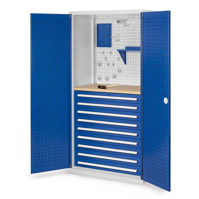 Kappes Metall-Mehrzweckschrank ®RasterPlan Schubladenschränke 1950x1000x600mm Lochplattentüren Modell 1 - Enzianblau - Blau-weißer Metall-Werkstattschrank mit offenen Türen, Lochwand, Holzplatte, mehreren Schubladen und Hammer.