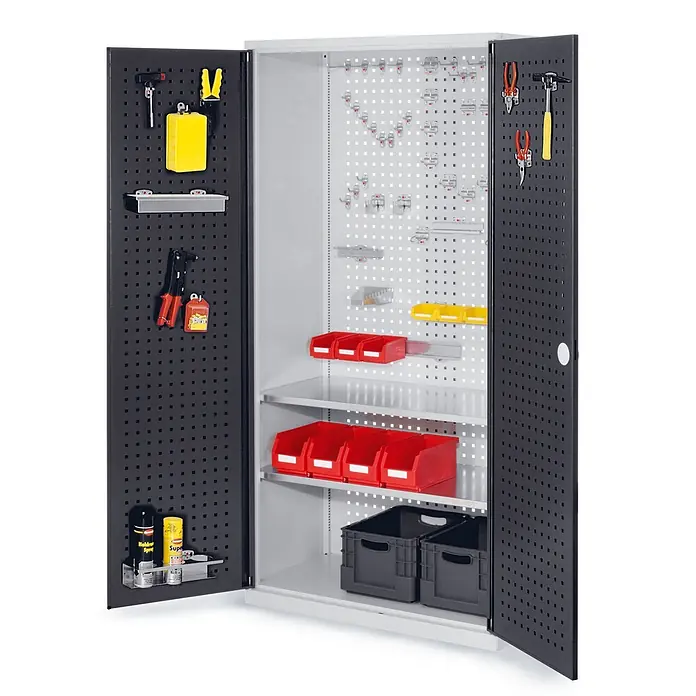 Kappes Metall-Mehrzweckschrank ®RasterPlan Werkzeugschrank 1950x1000m Modell 5 Tiefe 500mm Lochplattentü - 50 cm x 1.000 cm x 1,95 m, Anthrazitgrau - Zweitüriger Werkstattschrank mit hellgrauem Rahmen, dunkelgrauen Lochblechen an Türen und innen, ausgestattet mit Regalböden, rot/gelben Behältern und Werkzeughaltern.