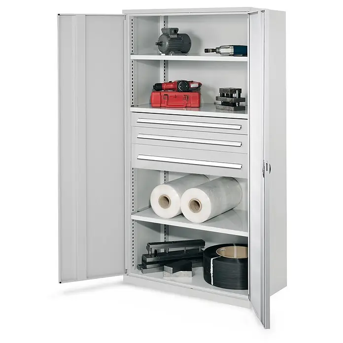Kappes Metall-Mehrzweckschrank Schwerlastschränke ohne Mitteltrennwand 1950x1000x600mm Modell 46 Vollblec - 60 cm x 1.000 cm x 1,95 m, Lichtgrau - Offener grauer Metallschrank mit Regalen und Schubladen, gefüllt mit Werkzeugen und Materialien.