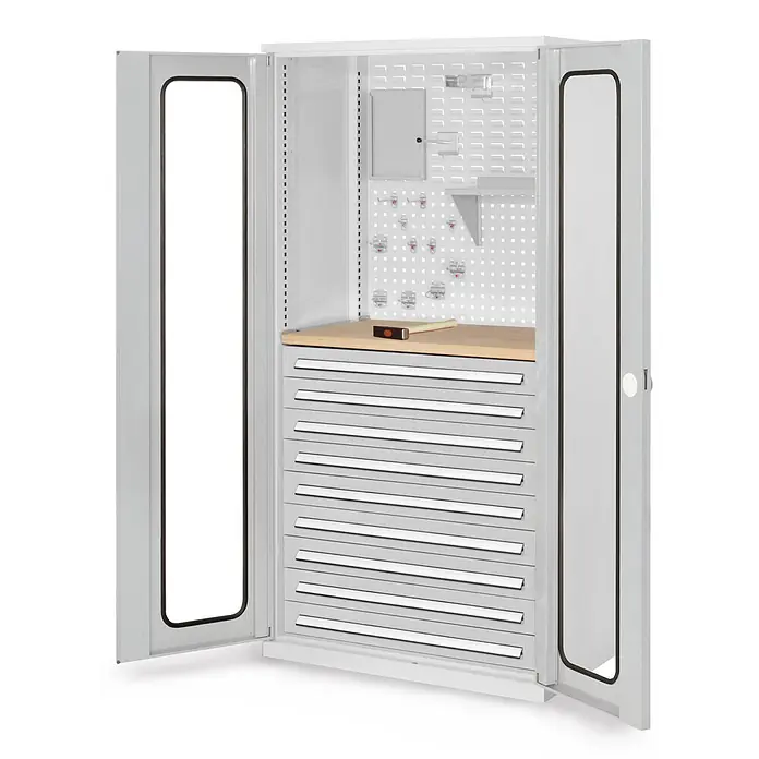 Kappes Metall-Mehrzweckschrank ®RasterPlan Schubladenschränke 1950x1000x600mm Sichtfenstertüren Modell - 60 cm x 1.000 cm x 1,95 m, Lichtgrau - Grauer Metall-Werkstattschrank mit geöffneten Türen, Holzarbeitsplatte, mehreren Schubladen und Lochwand mit Werkzeughaltern.