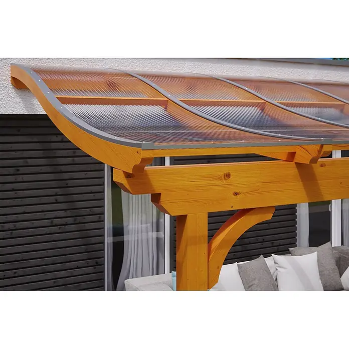 SKAN HOLZ Terrassenüberdachung Verona - B x T: 648 x 339 cm, Eiche hell, Polycarbonat, Transparent - Holzpergola mit durchsichtigem Wellplattendach, an Hauswand montiert, über Sitzbereich im Freien.