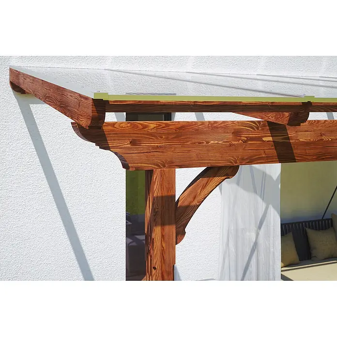 SKAN HOLZ Terrassenüberdachung Ravenna - B x T: 434 x 300 cm, Nussbaum, Polycarbonat, Transparent - Braune Holzpergola mit transparentem Dach an weißer Wand, für Außenschutz.