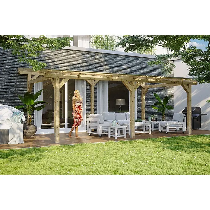 SKAN HOLZ Terrassenüberdachung Siena - B x T: 648 x 300 cm, Natur, Polycarbonat, Transparent - Hölzerne Pergola über einer Terrasse installiert, die Schatten für Gartenmöbel und einen Sitzbereich im Garten spendet.