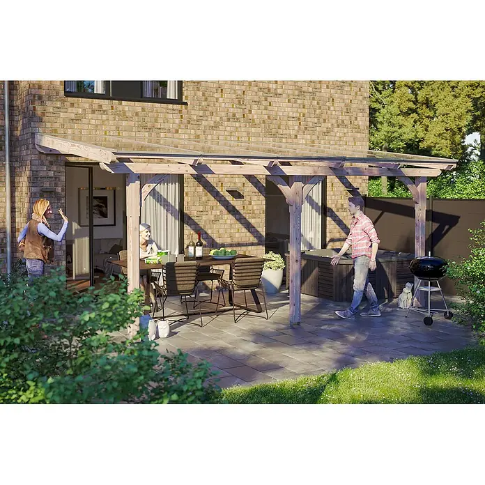 SKAN HOLZ Terrassenüberdachung Rimini - B x T: 541 x 250 cm, Natur, Polycarbonat, Transparent - Holzpergola mit transparentem Dach über einer Terrasse mit Essbereich und Whirlpool.