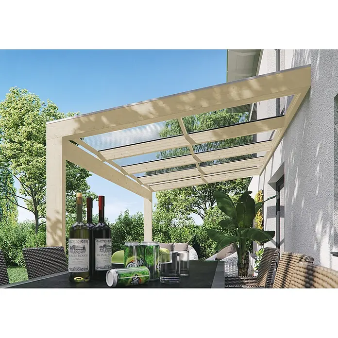 SKAN HOLZ Terrassenüberdachung Novara - B x T: 450 x 259 cm, Natur, Polycarbonat, Transparent - Pergola aus hellem Holz mit transparentem Dach über einer Terrasse, spendet Schatten und schafft Wohnraum im Freien.