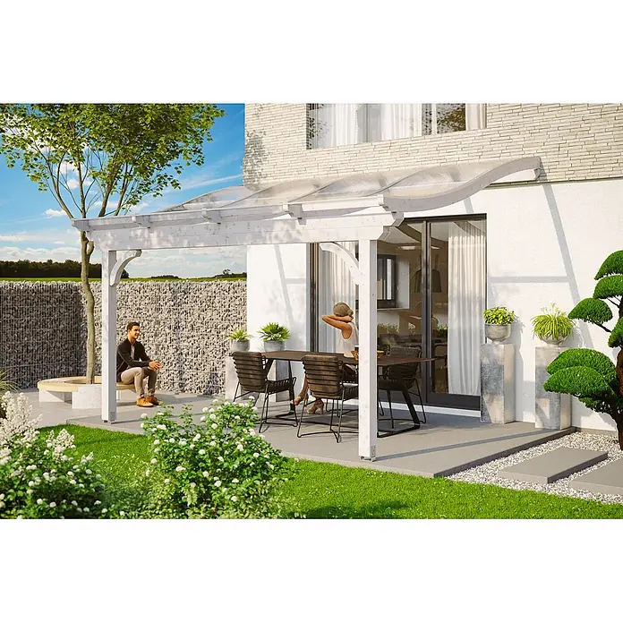 SKAN HOLZ Terrassenüberdachung Verona - B x T: 434 x 239 cm, Weiß, Polycarbonat, Transparent - Weiße Holzpergola mit transparentem, geschwungenem Dach über einem Terrassenessbereich.