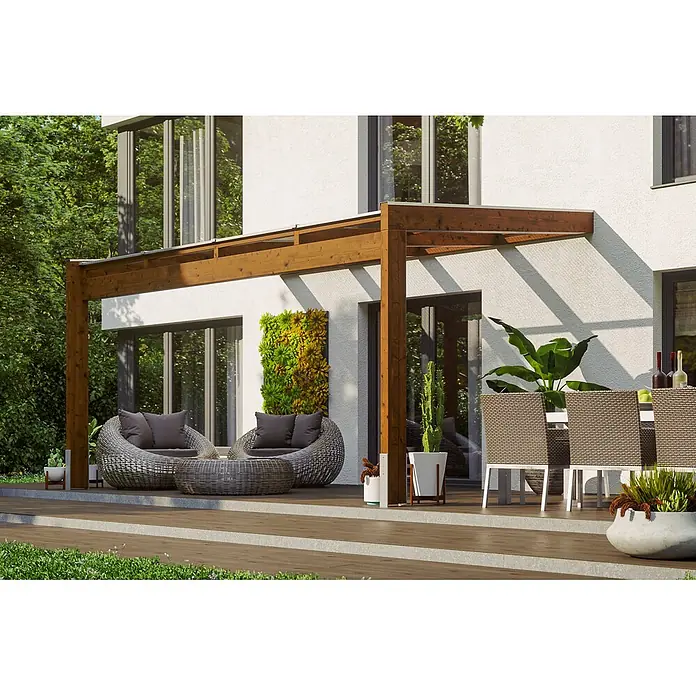 SKAN HOLZ Terrassenüberdachung Novara - B x T: 450 x 309 cm, Nussbaum, Polycarbonat, Transparent - Holzpergola über einer modernen Außenterrasse, spendet Schatten für Sitz- und Essbereich am weißen Haus.