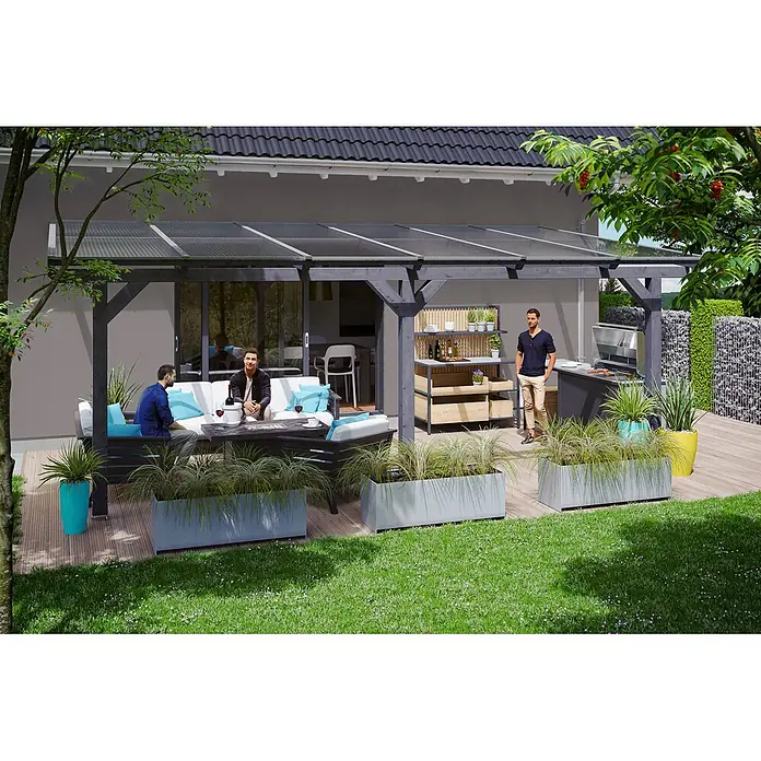 SKAN HOLZ Terrassenüberdachung Bormio - B x T: 648 x 400 cm, Schiefergrau, Polycarbonat, Transparent - Graue Holzpergola mit transparentem Dach, die einen überdachten Terrassenbereich für Entspannung im Freien schafft.