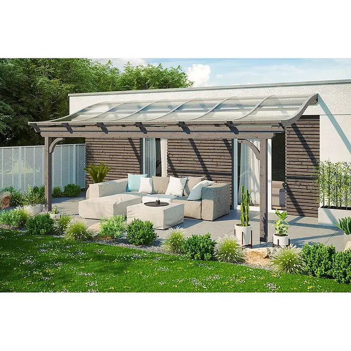 SKAN HOLZ Terrassenüberdachung Verona - B x T: 648 x 389 cm, Schiefergrau, Polycarbonat, Transparent - Dunkle Holzpergola mit transparentem, geschwungenem Dach, die eine Außenterrasse überdacht.