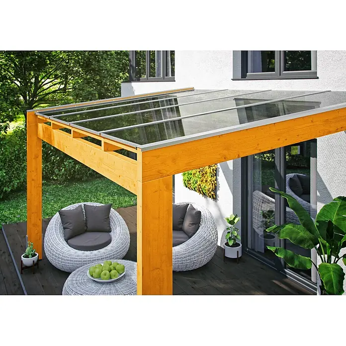 SKAN HOLZ Terrassenüberdachung Novara - B x T: 450 x 359 cm, Eiche hell, Polycarbonat, Transparent - Hölzerne Pergola mit transparentem Dach über einem modernen Terrassenbereich am Haus.