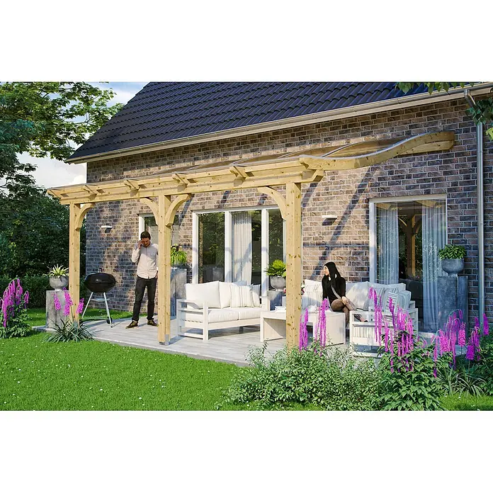 SKAN HOLZ Terrassenüberdachung Venezia - B x T: 541 x 339 cm, Natur, Polycarbonat, Transparent - Hölzerne Pergola mit transparentem Dach auf einer Terrasse, spendet Schatten für Sitzgelegenheiten im Freien.