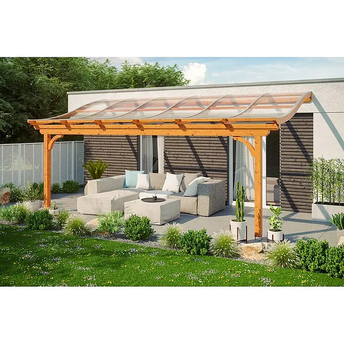 SKAN HOLZ Terrassenüberdachung Verona - B x T: 648 x 339 cm, Eiche hell, Polycarbonat, Transparent - Holzpergola mit transparentem, gewölbtem Dach über einer Terrasse, an ein Haus angebaut.