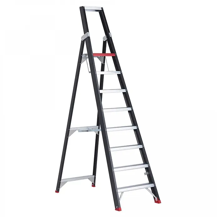 Altrex Stehleiter Taurus einseitig begehbare Stufenstehleiter TGB 8 Stufen - Anzahl Tritte: 8 Stk., Arbeitshöhe: 3.900 m - Aluminium-Klappleiter mit schwarzem Rahmen, silbernen Stufen und roten Details.