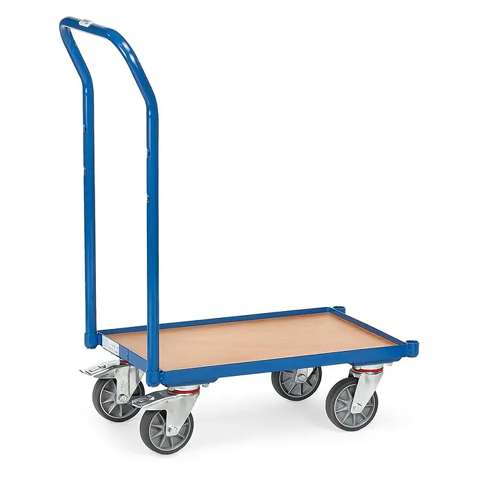 Fetra Transportroller Eurokasten-Roller mit Holzwerkstoffplatte, Schiebebügel und 15 mm hohen Ra -  - Blauer Metall-Plattformwagen mit heller Holzplatte, hohem Griff und grauen Lenkrollen.