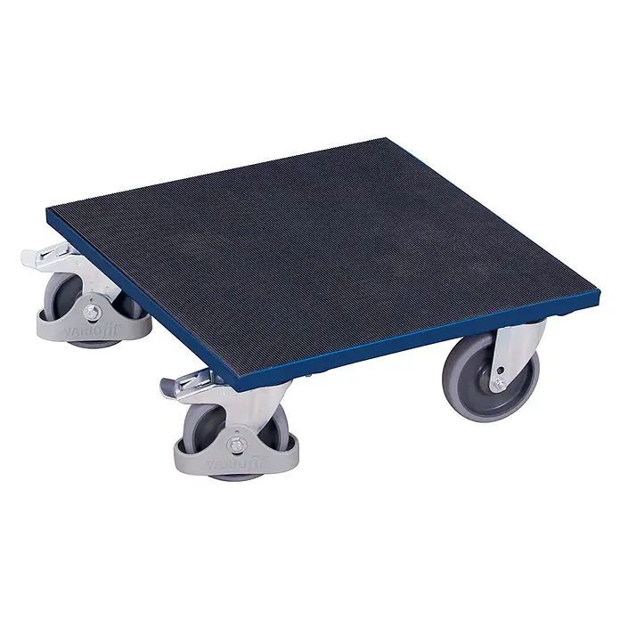 Variofit Transportroller Kistenroller mit Riefengummi und Radfeststeller 500x500mm RAL 5010 Enzianbl -  - Blaue quadratische Plattformdolly mit schwarzer gerippter Antirutsch-Oberfläche und vier grauen Lenkrollen, zwei davon mit Bremsen.