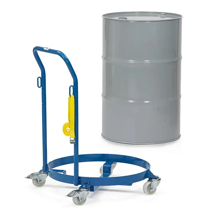 Fetra Transportroller Fassroller, mit Rohrschiebebügel und offenem Boden für 60 l/200 l Fässer -  - Blauer Fassroller mit gelbem Gurt neben einem grauen Industriefass. Ausgestattet mit Rädern und einem Griff für einfachen Transport.