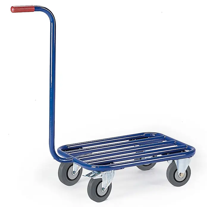 Rollcart Transportroller Griffroller Ladefläche 600x500mm mit Stahlrohrboden - L x B x H: 60 cm x 50 cm x 0,01 m - Blauer Metall-Plattformwagen mit rotem Griff und vier grauen Rädern.