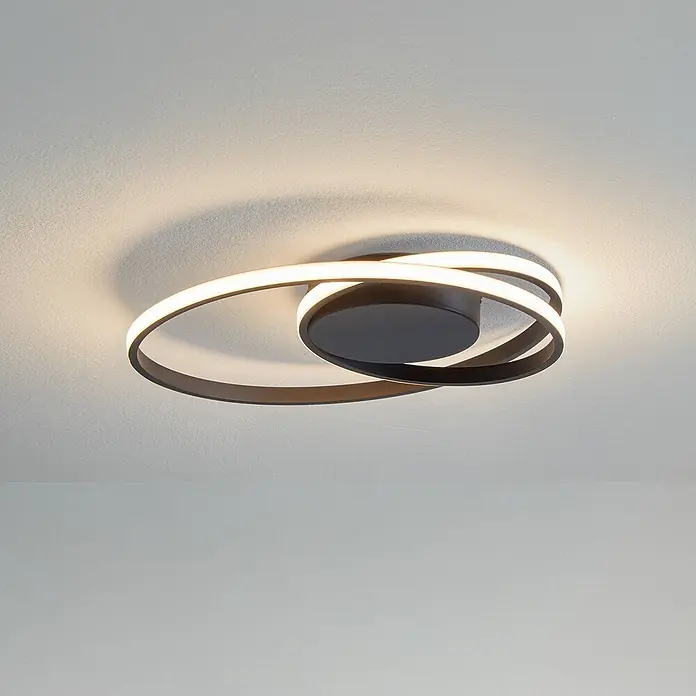 Lindby Deckenleuchte Youna - schwarz - Moderne dunkle Deckenleuchte mit verschlungenen Ringen, teilweise warmweiß beleuchtet.