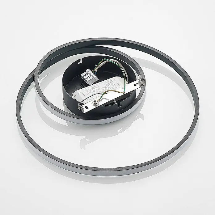 Lindby Deckenleuchte Youna - schwarz - Schwarze moderne LED-Deckenleuchte mit zwei Ringen, zeigt interne LED-Treiber und Verkabelung.