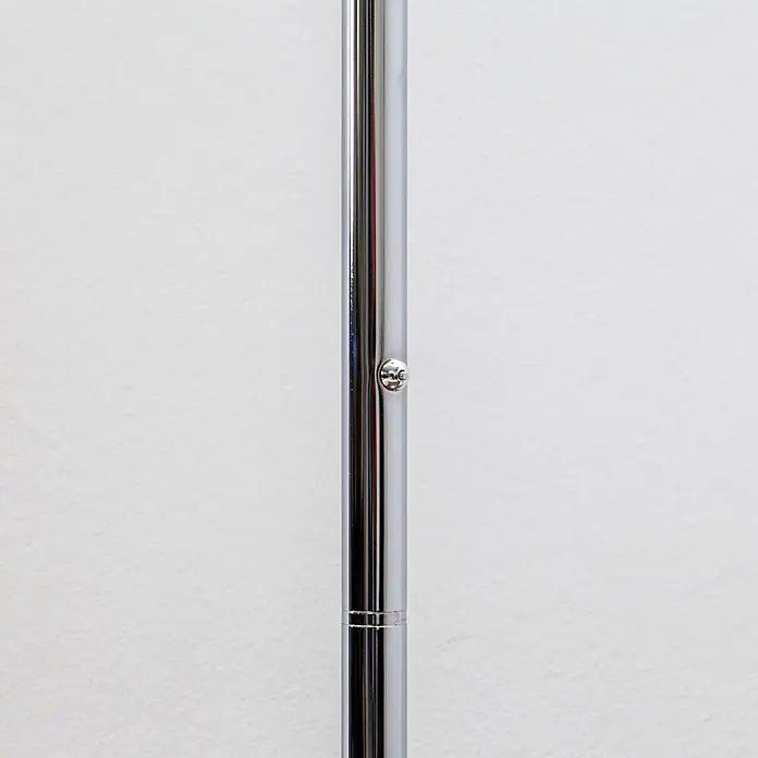 Lindby LED-Deckenfluter Malea - Höhe: 180 cm, chrom / silber, chrom / silber, Warmweiß - Glänzende, verchromte Metallstange mit federndem Verstellknopf.