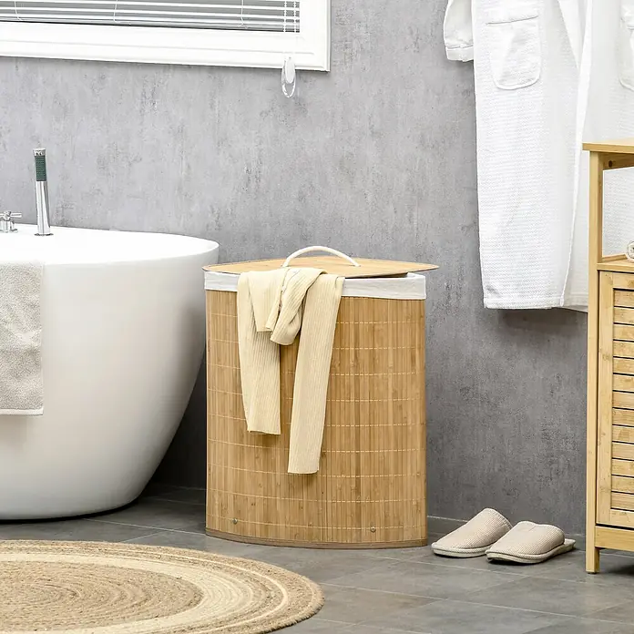 Homcom Allzweck-Korb 55l - 38 x 38 x 57 cm, Holz, Beige - Bambus-Wäschekorb mit Deckel und hellem Stofffutter, in einem Badezimmer mit einem hellen Oberteil darüber.