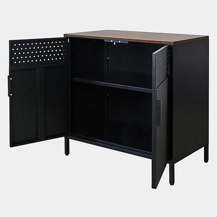 Proregal Metall-Mehrzweckschrank Mega Deal 4x LION mit Beinen & 2 Türen mit Magnetverschluss - Vintagebraun/Schwarz - Schwarzer Metallschrank mit Holzplatte und zwei Türen, eine offen, die ein Innenregal zeigt.