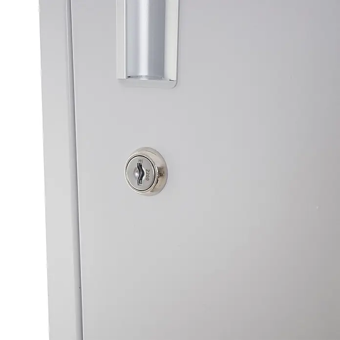 Proregal Spind Saturn - Blau, Vormontiert, Anzahl Fächer: 6 Stk. - Silberne Metallschranktür mit rundem Schloss (M1, 2200) und vertikalem silbernem Griff darüber.