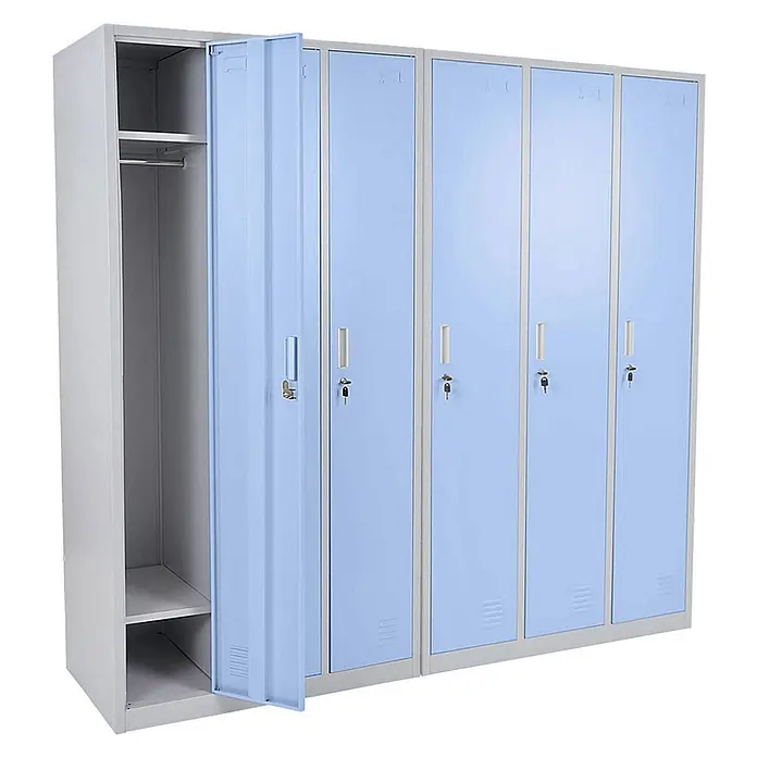 Proregal Spind Saturn - Blau, Vormontiert, Anzahl Fächer: 6 Stk. - Hellblaue und graue Metallschränke. Der linke Schrank ist offen und zeigt eine Kleiderstange und Regale.