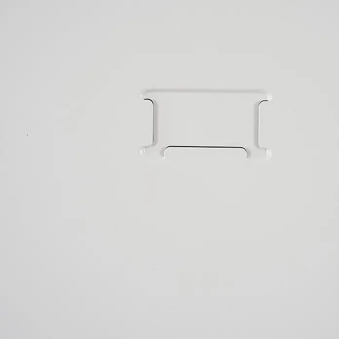 Proregal Spind Saturn - Blau, Vormontiert, Anzahl Fächer: 6 Stk. - Weißer Kunststoff-Clip in Rechteckform mit einem zentralen Querbalken zum Aufhängen oder Befestigen.