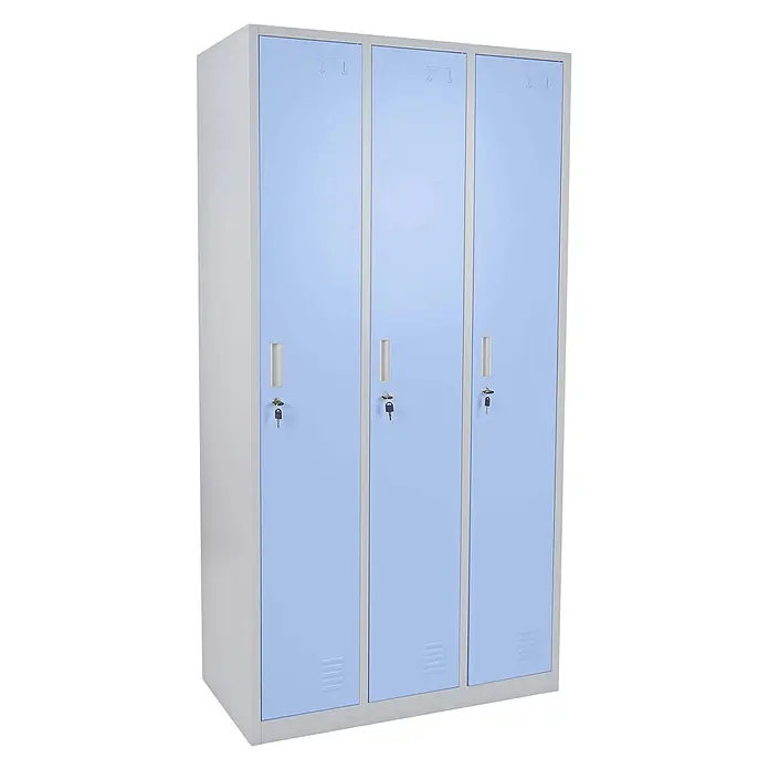 Proregal Spind Saturn - Blau, Vormontiert, Anzahl Fächer: 3 Stk. - Dreitüriger Metallspind mit hellblauen Türen und grauem Rahmen, zur sicheren Aufbewahrung.