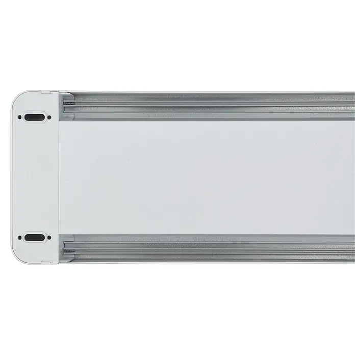 E2 elektro LED-Aufbauleuchte Alu-Line - 48 W, L x B x H: 1.170 x 130 x 28 mm, Weiß - Weißes LED-Leuchtengehäuse mit parallelen silbernen Schienen und ovalen Öffnungen am Ende.