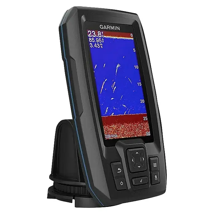 Garmin Fishfinder Striker Plus 4 - Geber: Garmin Dual-Beam Geber, Bildschirmtyp: WVGA-Farbdisplay - Garmin Fishfinder/Echolot, dunkelgrau mit blauen Akzenten, auf Ständer, zeigt Sonardaten an.