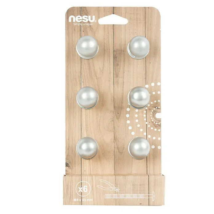 Nesu Pomo para muebles 24517 - 6 ud., Ø x Al: 23 x 27 mm, Acero, Cromado - Primer plano de seis pomos de muebles plateados de la marca Nesu expuestos sobre un fondo con textura de madera.
