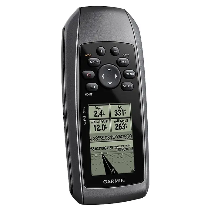 Garmin GPS Handgerät GPS 73 - L x B x H: 6,6 x 3 x 15,2 cm, Ausstattung: NMEA-Ausgang, Anschlüsse: USB - Dunkelgrauer Garmin GPS 73 Handempfänger mit einem Bildschirm, der Navigationsdaten anzeigt, und einem schwarzen Bedienfeld mit mehreren Tasten.